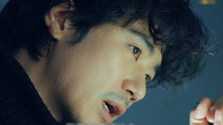 เด็กสาวชาวเกาหลีถูกพ่อของเธอฆ่าตายและซ่อนตัวอยู่ในกำแพงอิฐ แปดปีต่อมา เธอถูกพัวพันในคดีฆาตกรรมต่อเนื