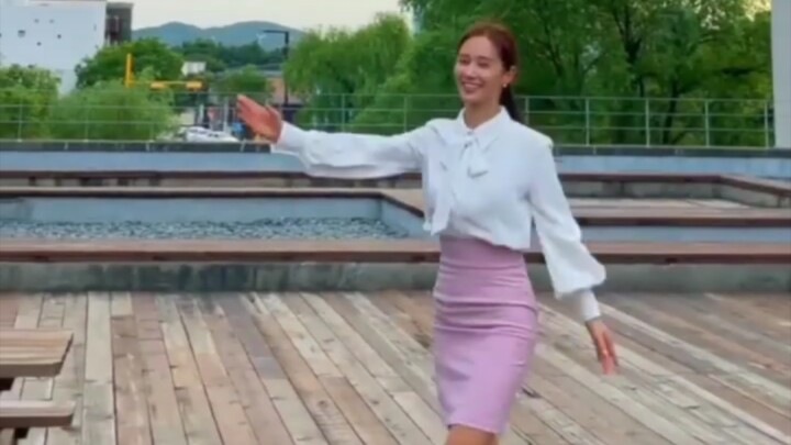 【Yuri】220825 权呆FOREVER1舞蹈挑战 (feat. ‘再逢世’ 那个时候的那个地方…)