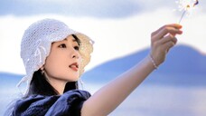 Bayi segar Yang Zi sedang berjalan di pantai. Temperamen istrinya semakin lembut.
