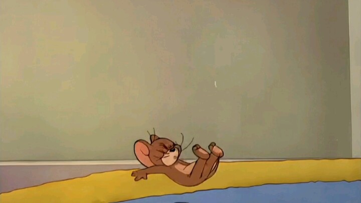 “Cat and Mouse” instead of “Cat Catches Mouse”