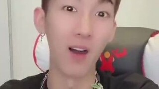 ฮันหวางแสดงความยินดีกับฟานซีที่ทะลุยอดแฟนๆ 4 ล้านคนในสถานี B [เวอร์ชันเสริมพลังมือดอกไม้]