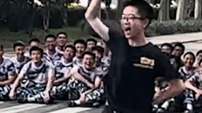 Klik untuk menonton tarian pelatihan militer sensei