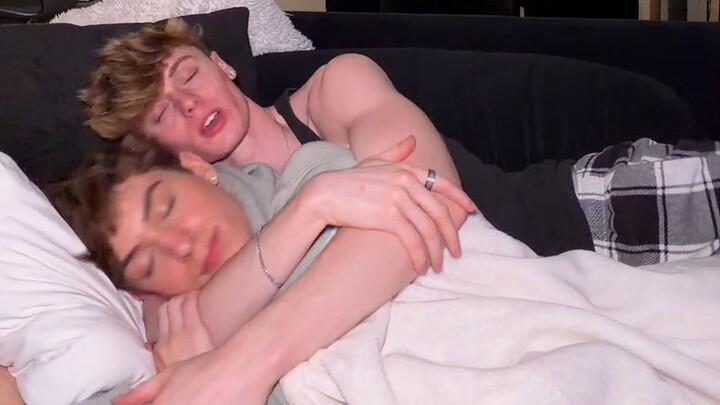 Khi cả bạn và bạn trai đều là người da trắng