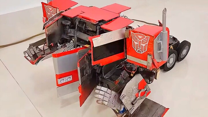 Super Warriors Optimus Prime โมเดลของเล่นการเปลี่ยนแปลงจอแสดงผล...