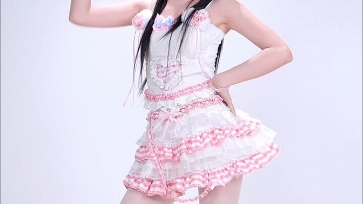 สาวหวานหน้าร้อน “LUV” แบบแนวตั้ง