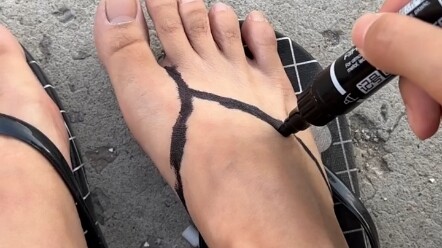 เวลาพาสุนัขเดินเล่น ต้องอยู่ห่างจากร้านปิ้งย่างให้มาก ๆ