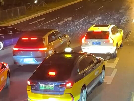 tmd牲口！要是我在前面......我......我也当牲口，这真没法！