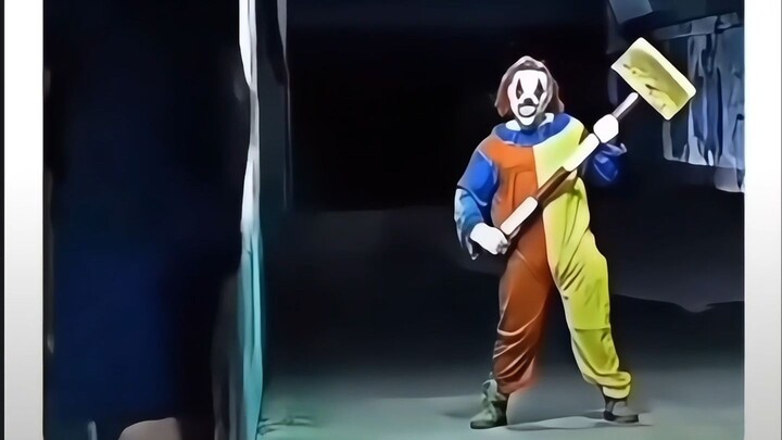 O palhaço assustou a pessoa ERRADA 🤡💀 #pegadinha #palhaço #viral
