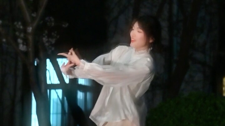 身外满风月🌸姑娘桃花映面
