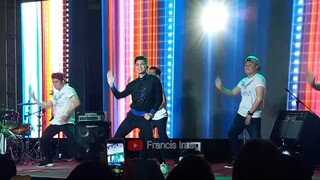 90's DANCE HITS - VHONG NAVARRO