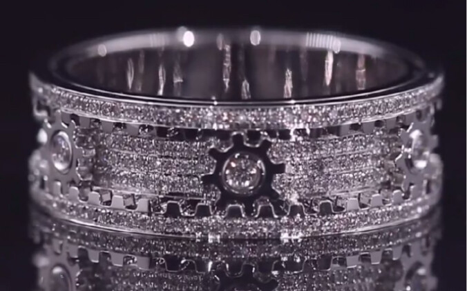Gear-studded star diamond ring, the spiky edge among rings