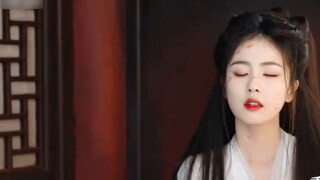 Quần áo trắng đẹp quá! Trò chơi là trò chơi trong trò chơi, trò chơi là trò chơi trong trò chơi. Tôi