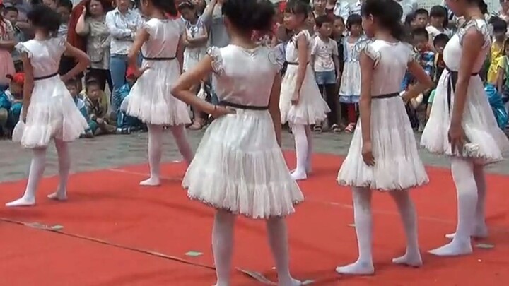 การแสดงศิลปวัฒนธรรมวันเด็ก 2556 ของโรงเรียนศูนย์อูซี เรื่อง “ประกายไฟ”