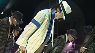 #MichaelJackson تحدى الجاذبية من خلال إنشاء إمالة بزاوية 45 درجة، وهي الحركة التي أصبحت حركته المميز