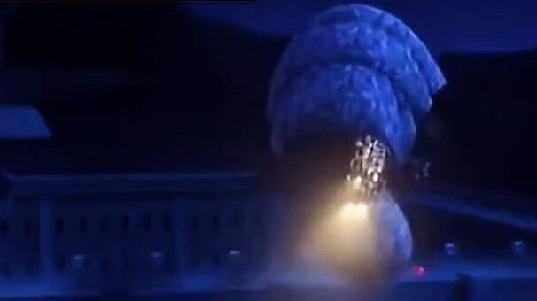 ปรากฏว่าชายตาเดียวยังสามารถใช้เป็นไฟฉายได้ด้วย