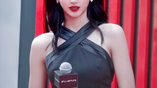 19岁等比例长大浓颜，00后终于出美艳大美女了哈哈！！