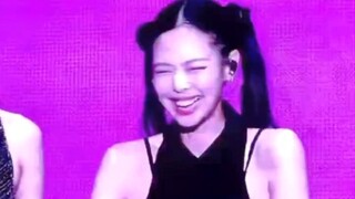 【Jennie+金智秀】越南演唱会“叮叮当当”舞！好甜！