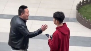 女生上一秒记录男友出去遛狗的瞬间，下一秒立马“老公回家”