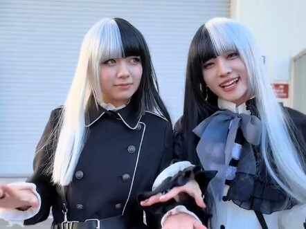 The Kamen Rider Gabu OP dance of Gipp (Koga Ru) and Sita (Kawasaki Hohanka) but two people still app