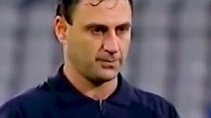 The world’s most self-blaming accident: after receiving a yellow card from the referee, he suddenly 