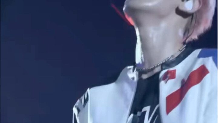 Chenle leads the dance—every member has 1.8-meter legs!!!