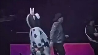 牛哥：不好意思 我卡了