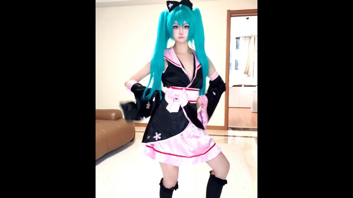 Back in the day, when I wasn’t playing FGO, I was also a top-tier streamer in the dance game scene.