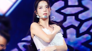 JISOO mengambil gambar langsung dari Festival Musik Flower 230422 4SEASONS