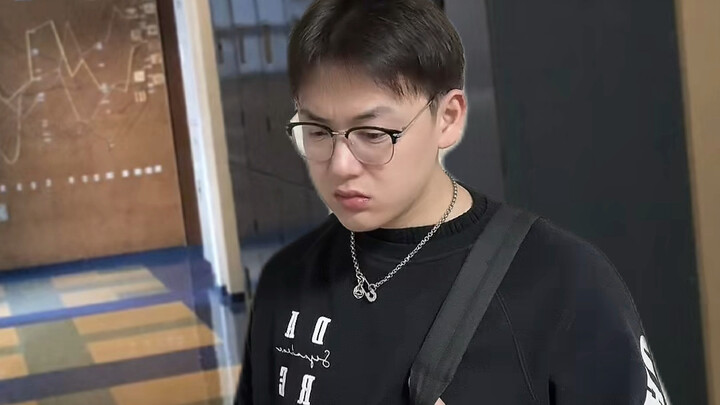 أصبحت أباً سعيداً في الخارج بعد إعادة الميلاد