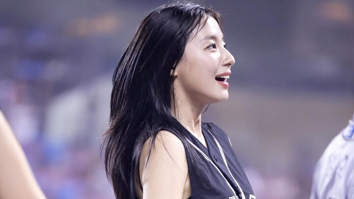 Tim pemandu sorak pendukung terkuat Tiongkok Ha Ji-won langsung mengoperasikan Hanhua Eagle 4k