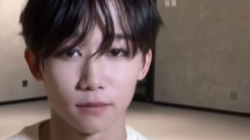 Show your skills by covering dance!? Ren Shuyang live broadcasts dance covers of Straykids/SEVENTEEN