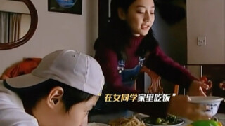 这个小女孩才这么大就懂这些门道了