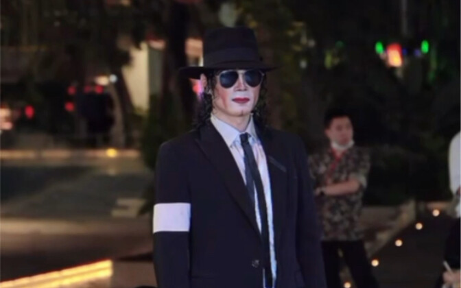 迈克尔杰克逊蔡军成都港汇天地街头表演