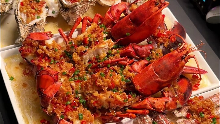 ค่ำนี้กินของว่างเบาๆ ด้วยซีฟู้ดย่างกระเทียมสักหน่อย!