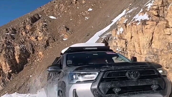 Toyota Hilux India Conquering Extreme Snow Mountains! 🏔️❄️