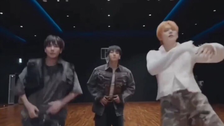 jungkook practice with the boys