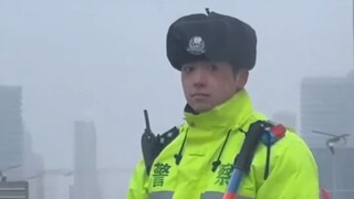 山东女子到新疆遇到超帅交警！！！