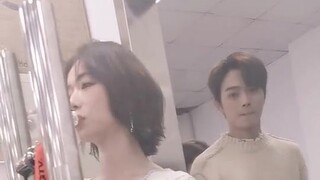 【许凯吴谨言直播】来自一位小姐姐的po，凯凯对视她(镜头)了，还有整个角度真的爱了