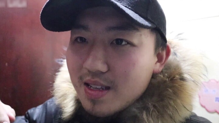 Rút một cái túi to đùng ra trước mặt anh trai tôi! Anh ấy sẽ phản ứng thế nào? Anh ấy có thấy ghê tở