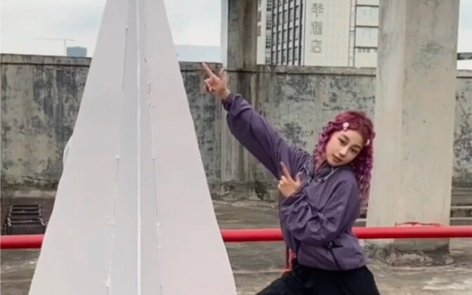 Lớn rồi,,, thì không thể chơi những chiếc máy bay giấy bé xinh nữa rồi