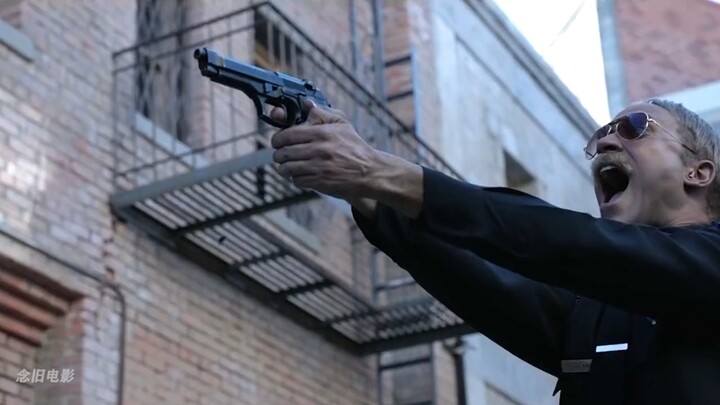 热心白人警察和感动的说不出话的黑人小哥