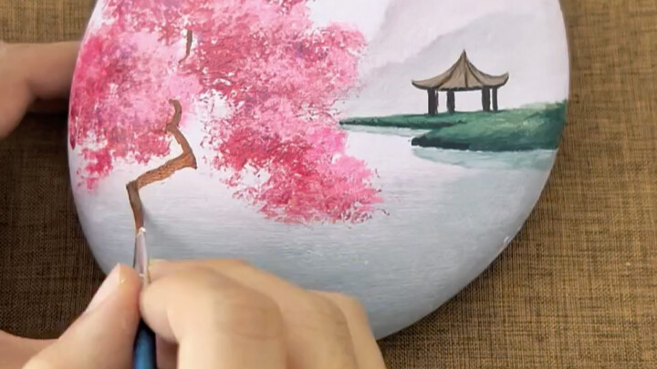 Painting on stones? You should try it too! #PaintingOnStones