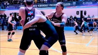 俄罗斯的暴力篮球Rugball篮球赛是将篮球与摔跤结合在一起，打个球顺便切磋下摔跤.我们小区那小子估计就是从这学的技术啊