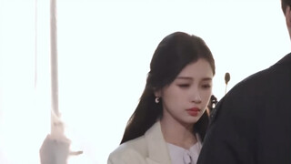 “她眼眸中隐约的是孤寂”