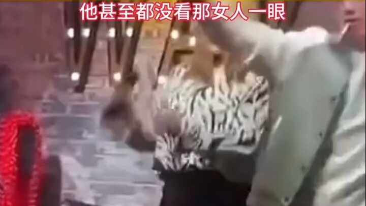 นี่แหละคือลักษณะที่ควรจะเป็นหลังดื่มเหล้าเสร็จ จะเล่นตลกได้แต่ไม่ใช่อาการเมาอาละวาดแน่นอน