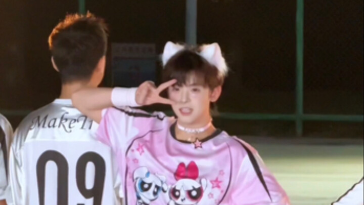 I really love this roly-poly toy! It’s jumping so happily!