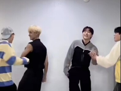 Seventeen Woozi DK vô cùng cảm ơn vì đã giúp đỡ nhóm nhạc nam dành cho người khiếm thính Big Ocean, 