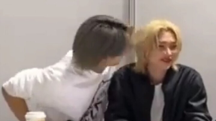 อ๊ากกก ฮันจีซอง ปล่อยฉันมาบ้าง ให้ฉันหอมสักหน่อยเถอะ
