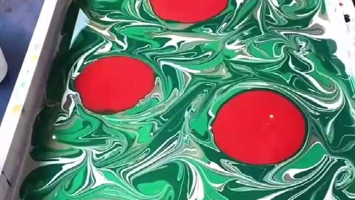 The creation process of "Ebru art": Dropping pigments is just the preparation—what comes next will k