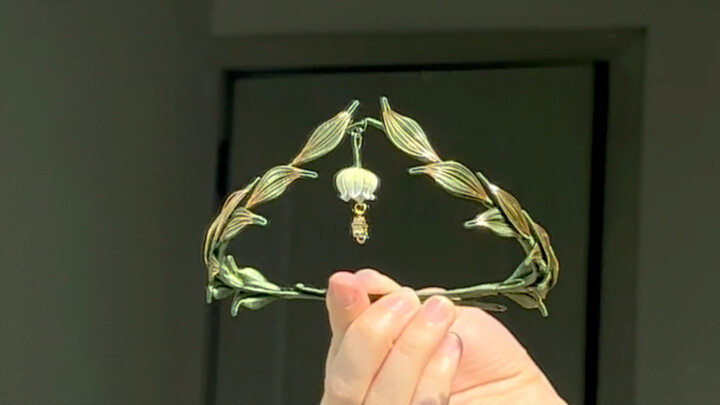 Mahkota Kecil Athena di Bawah Sinar Matahari